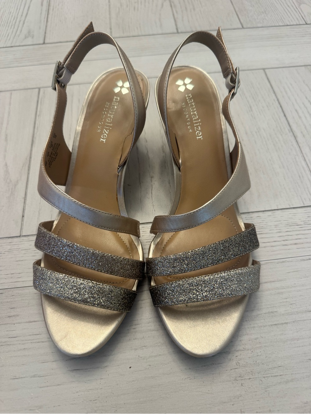 Naturalizer Taimi Gold Pearl Glitter Sandals Heels Women’s Size 9M w/ Box
